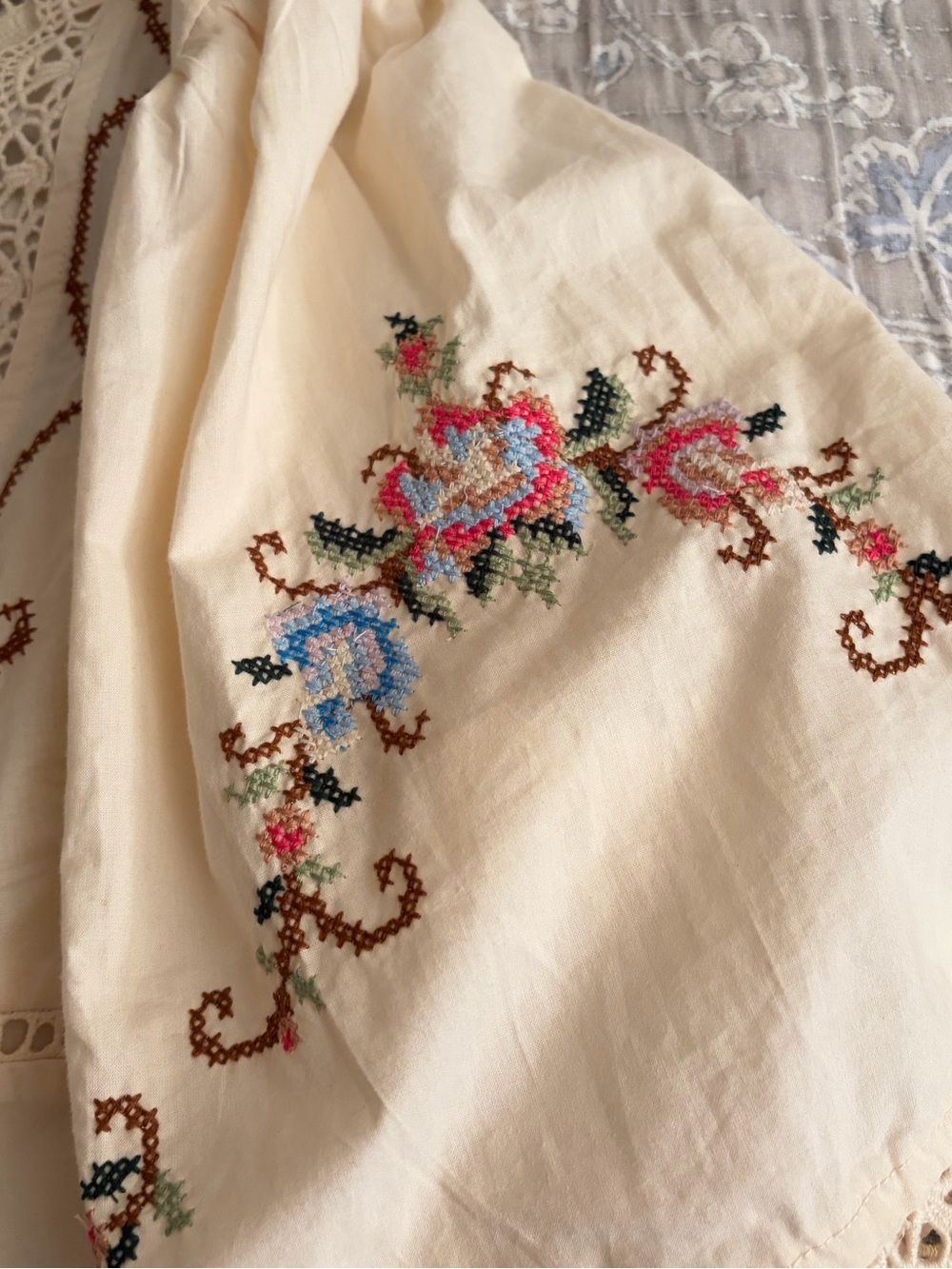 Jennifer & Grace Embroidered Lace-Trim Cropped Blouse in Cream - Picture 9 of 10